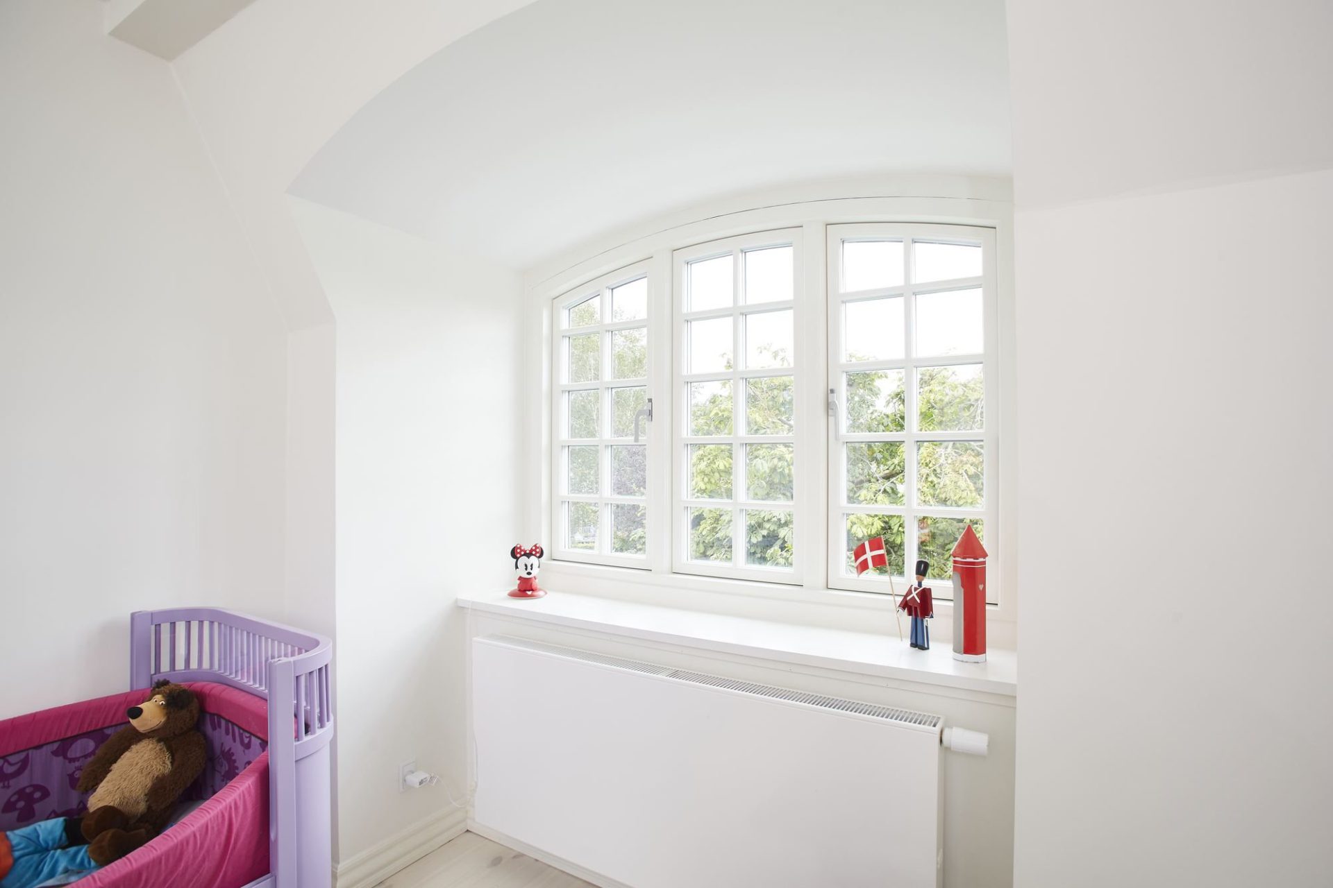 White VELFAC Classic windows with glazing bars in a bright arched room